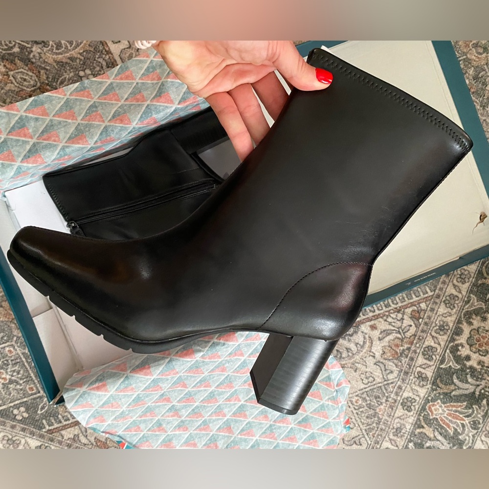 AEROSOLES Black Heeled Boots Size 10W